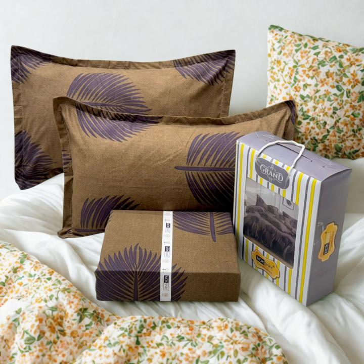 Grand Dark Brown Floral Queen Size Bedsheet Set(1 Bedsheet + 2 Pillow Cover)