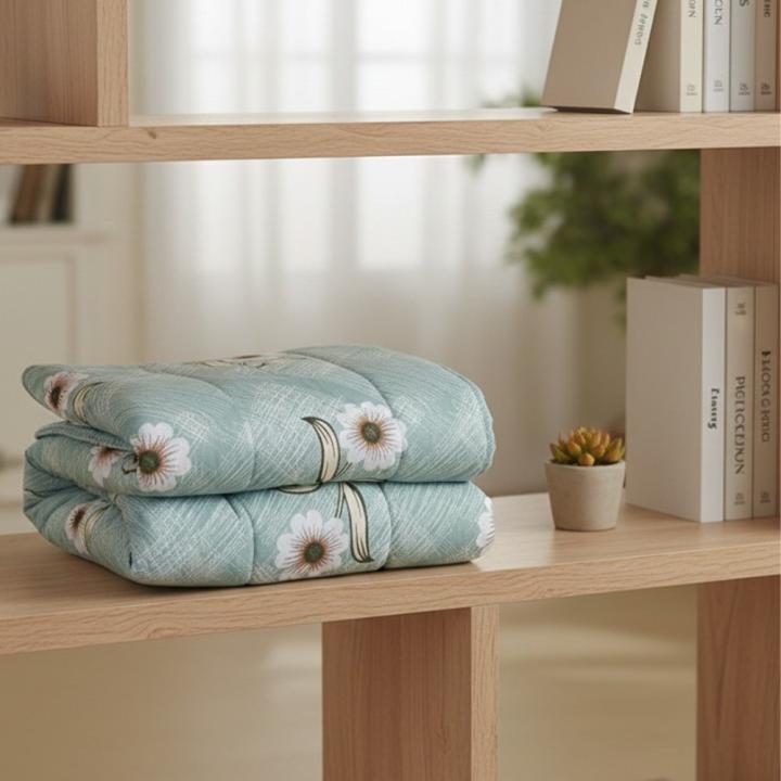 CLOUDY COZY Ultrasonic Double Bed AC Comforter - Blue Floral